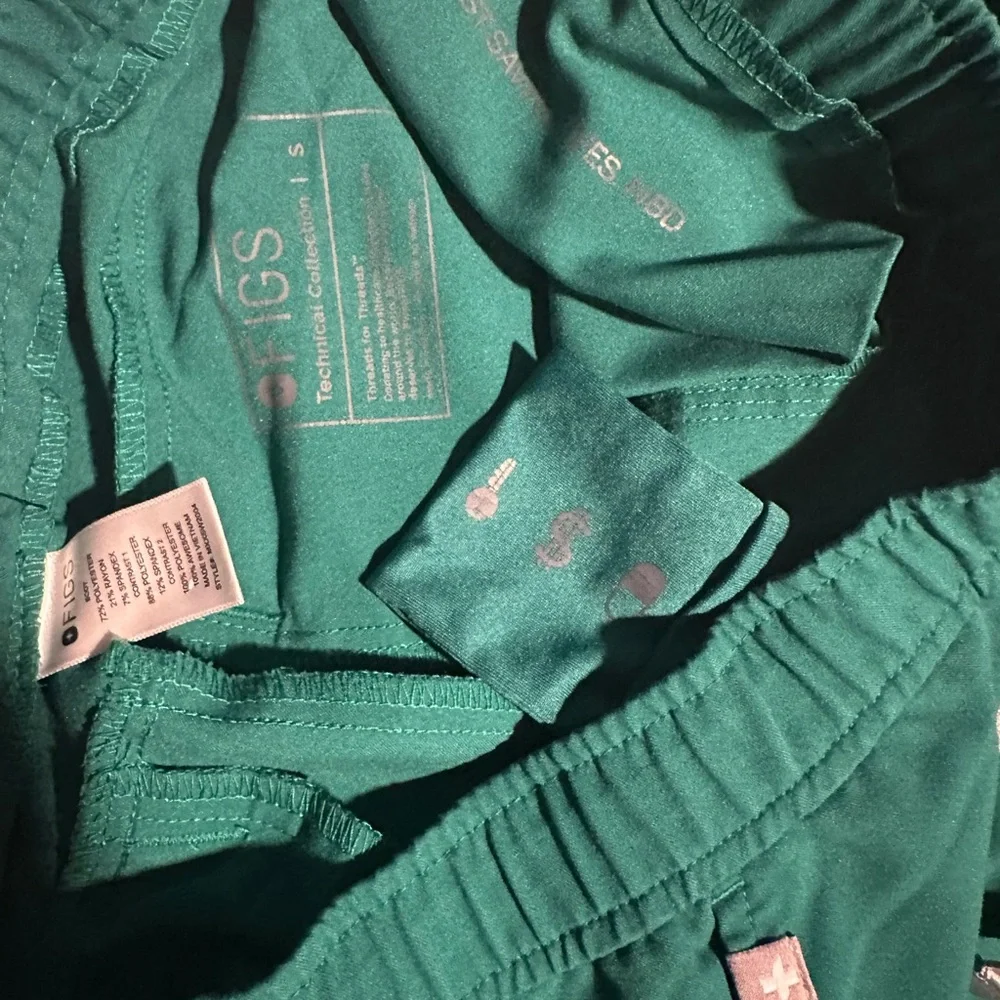 Figs Green scrub Men's jogger set top XS pants S